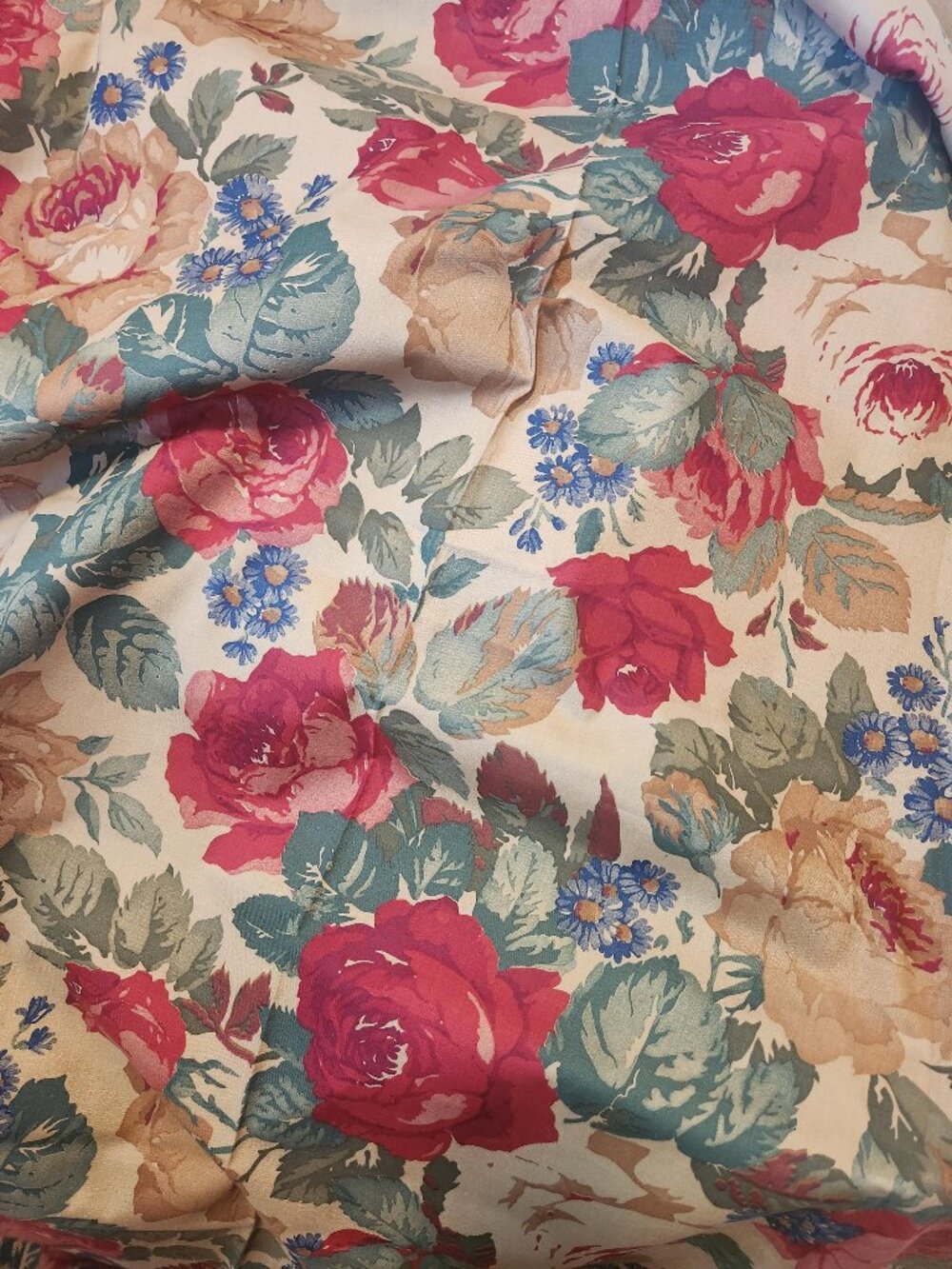 Tan Fabric With Bold Red Flowers Home Decor Quilt Projects